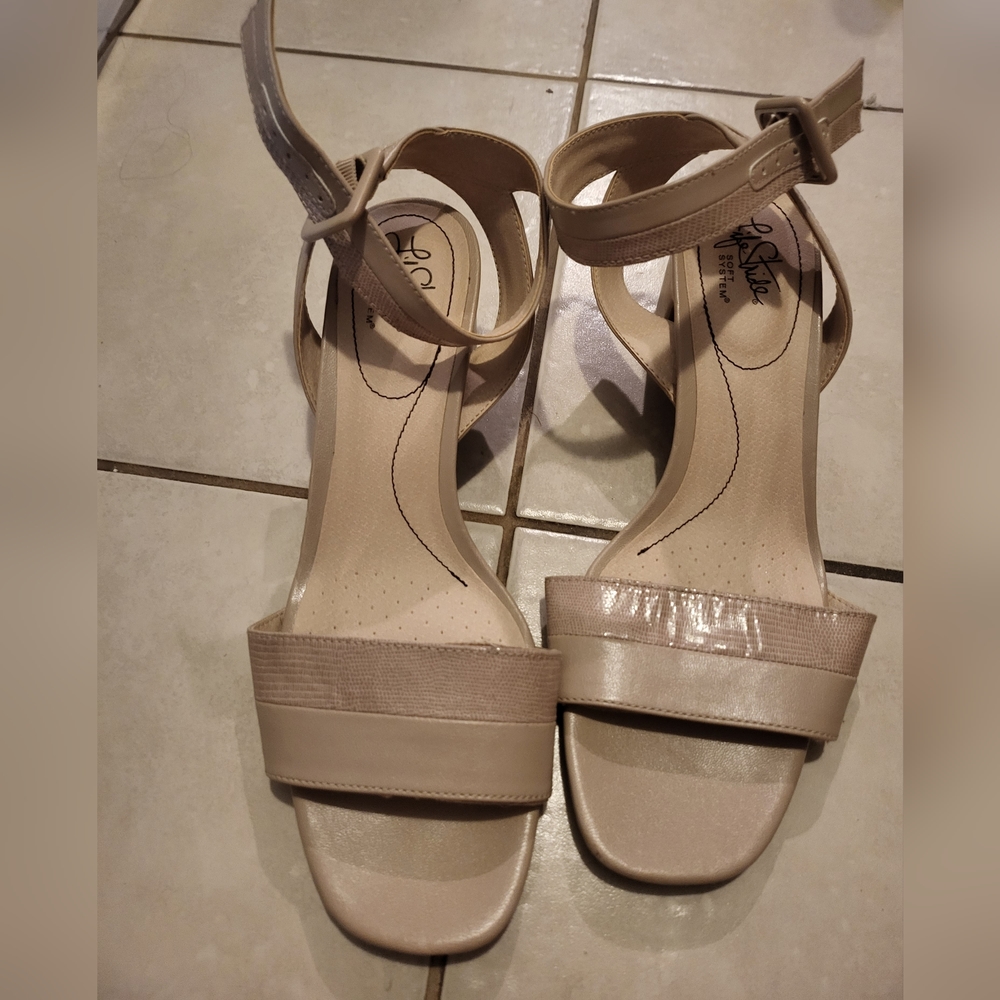 Lifestride size 11 block heel sandals